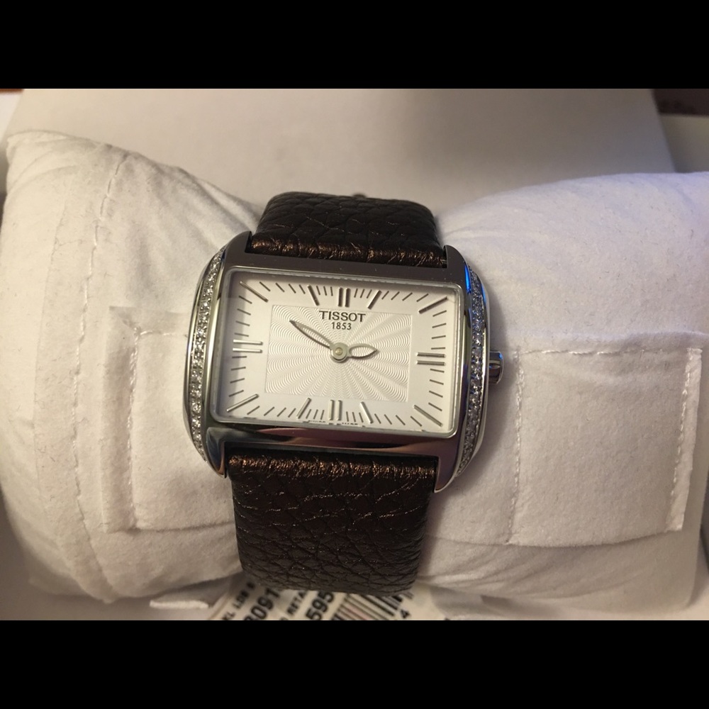 Tissot 0.31 c.t. diamond leather women watch
